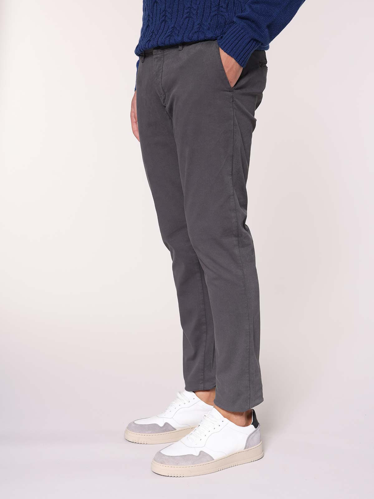 Pantaloni gabardine tasca America stretch|Colore:Buio