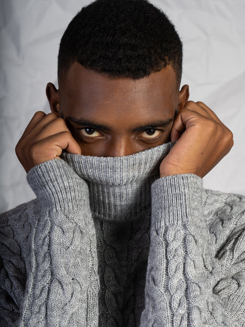 Maglia collo alto lavorazione treccia|Colore:Grigio