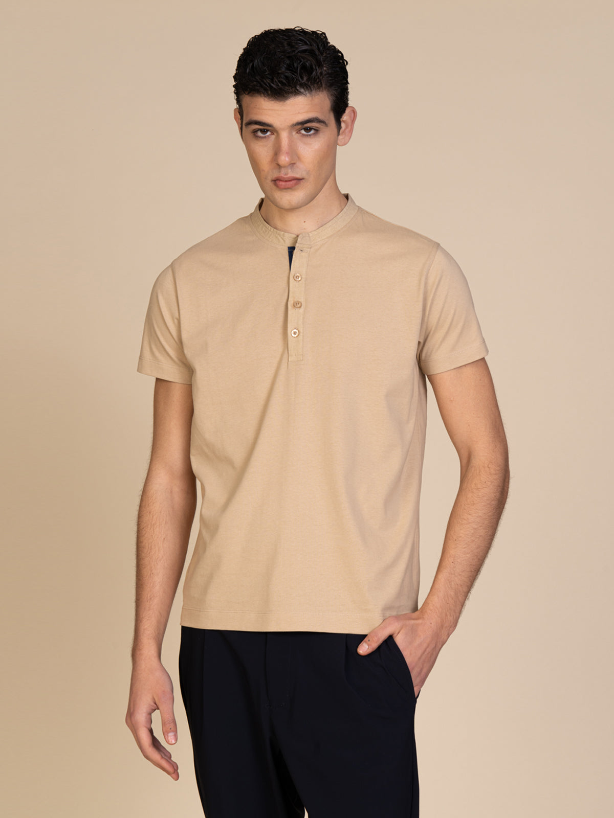 T-Shirt collo serafino|Colore:Beige
