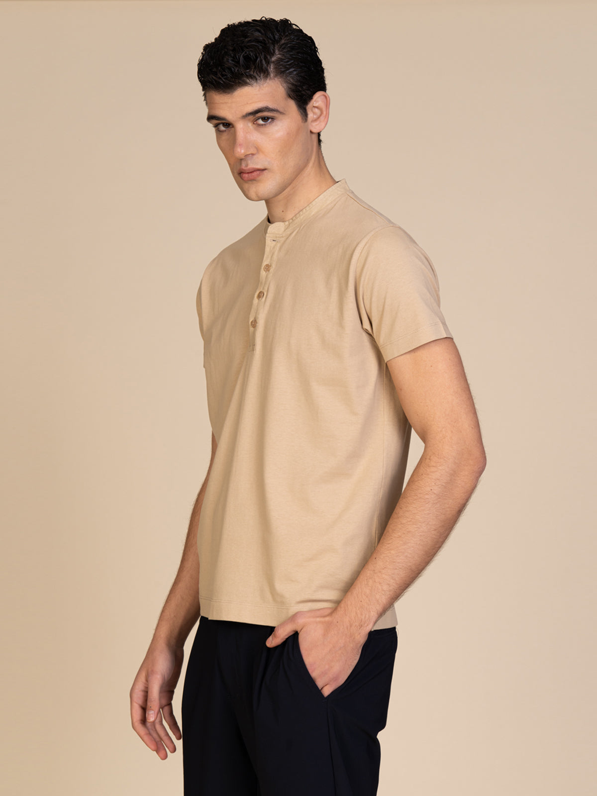 T-Shirt collo serafino|Colore:Beige