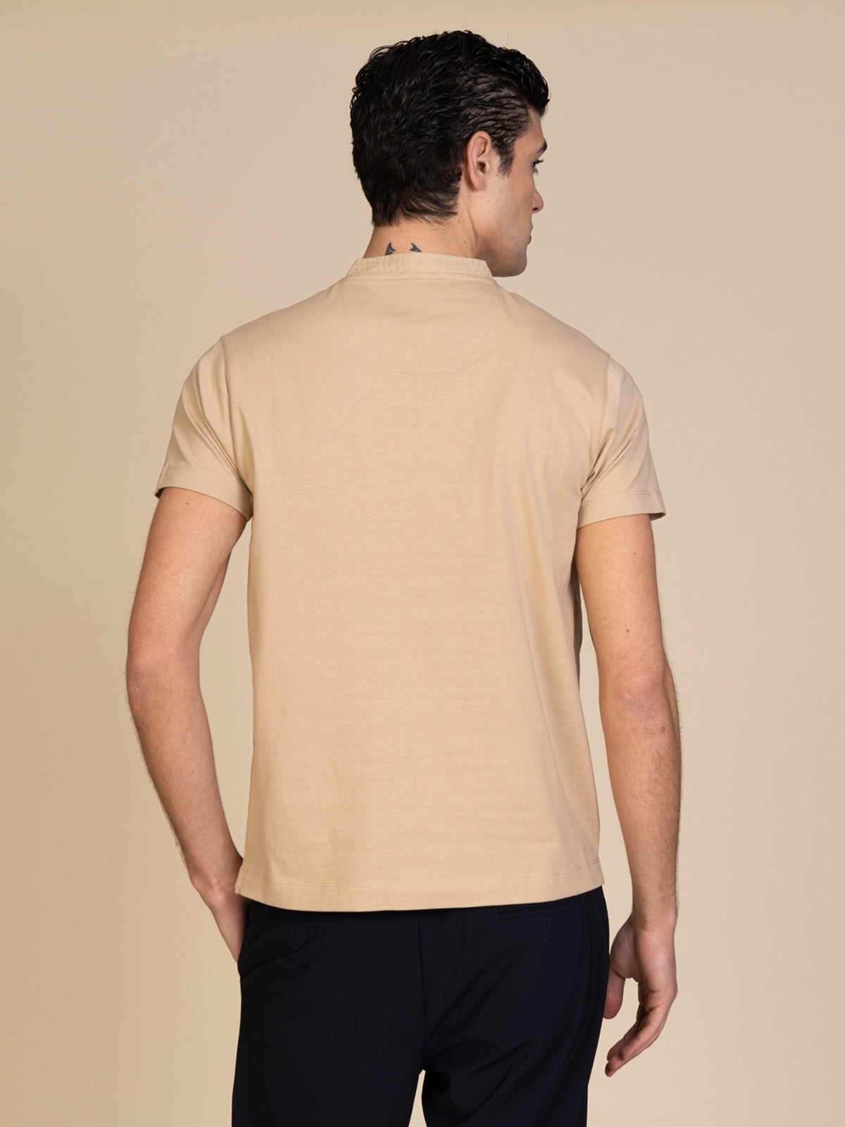 T-Shirt collo serafino|Colore:Beige
