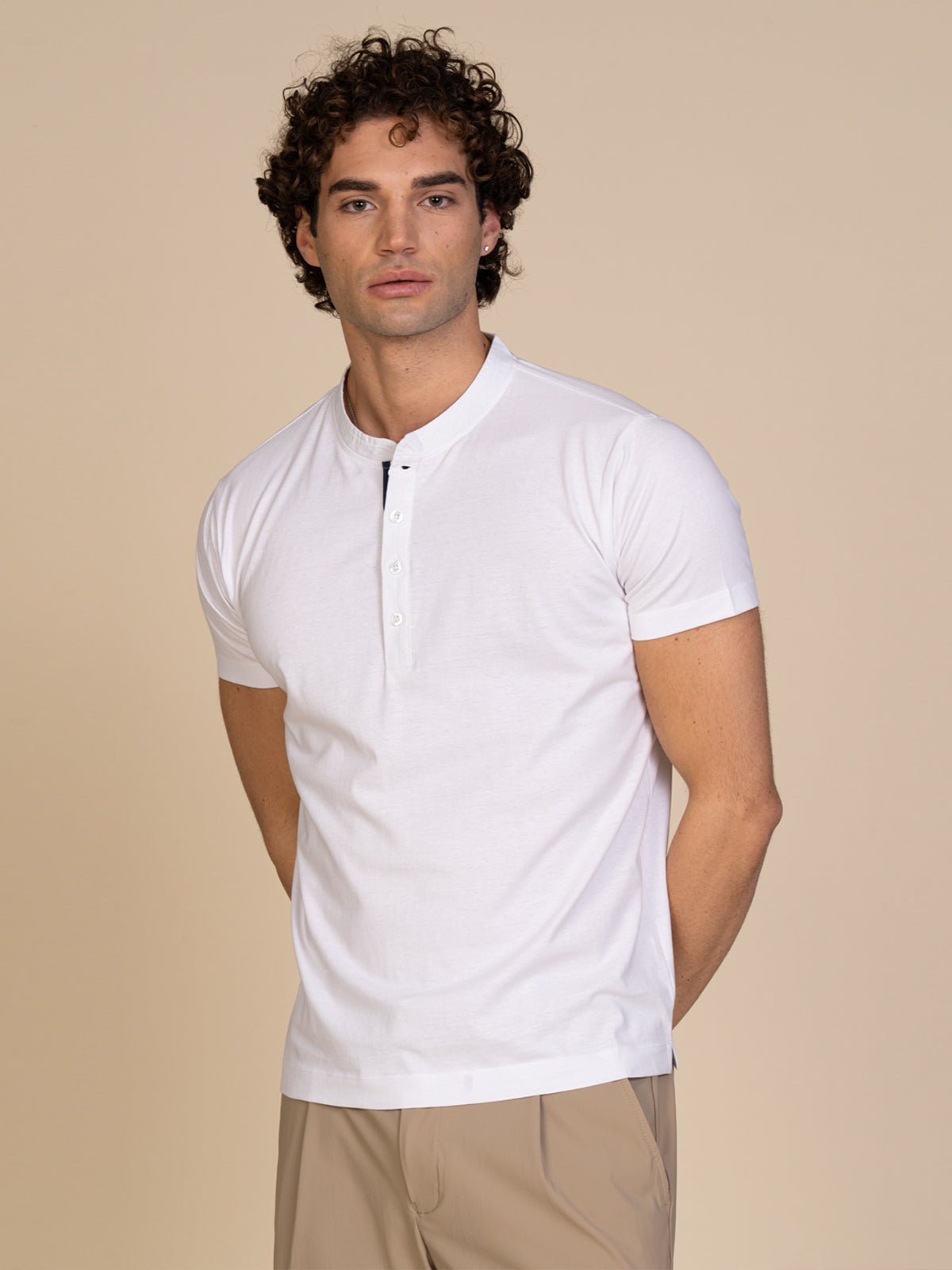 T-Shirt collo serafino|Colore:Bianco
