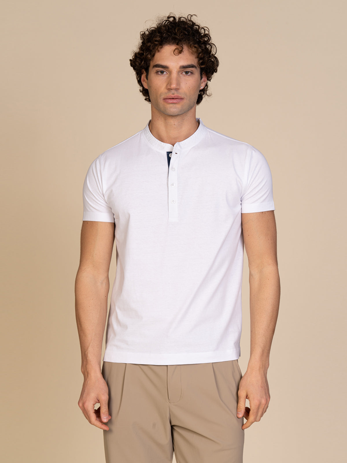 T-Shirt collo serafino|Colore:Bianco