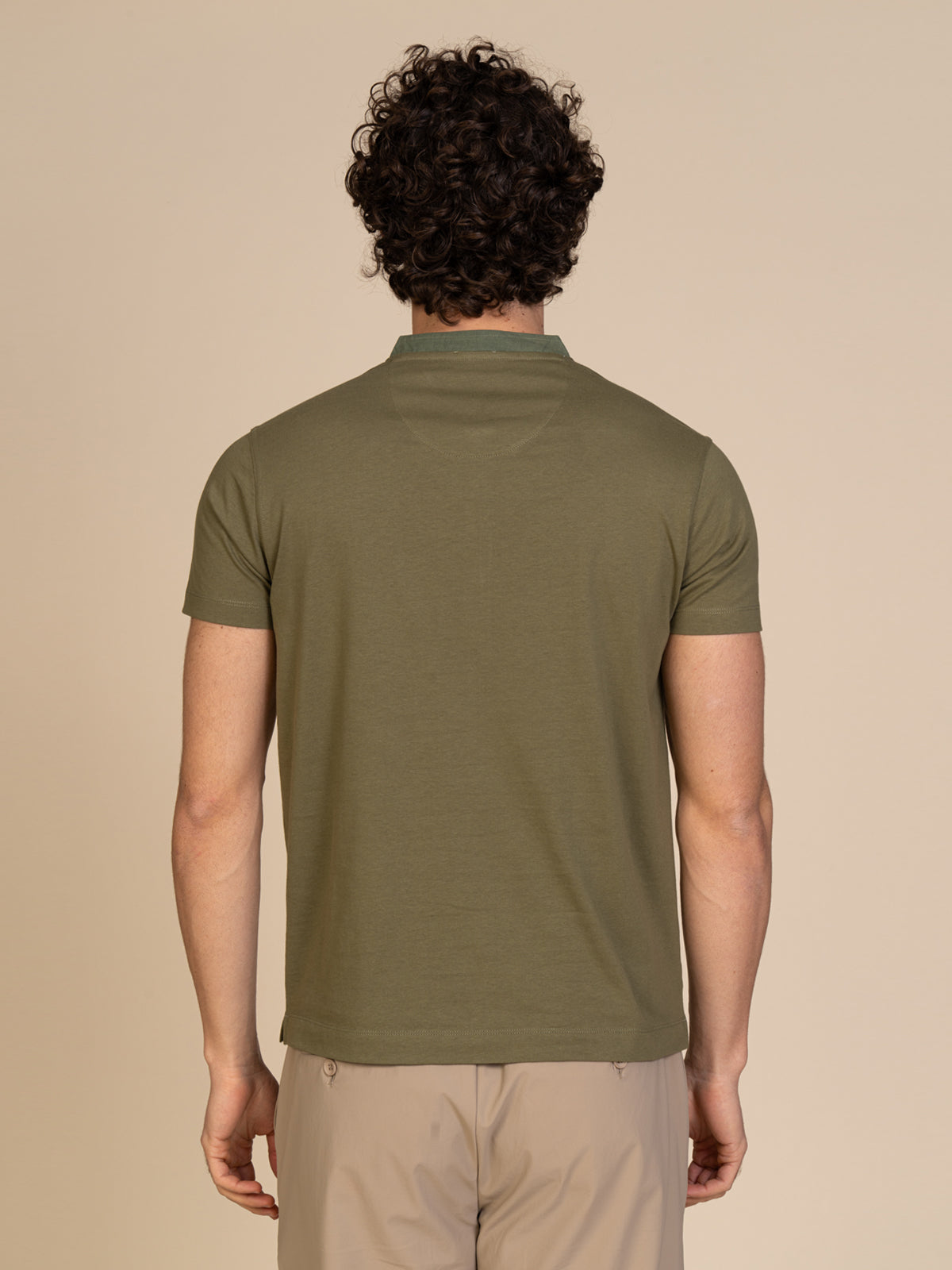 T-Shirt collo serafino|Colore:Verde militare