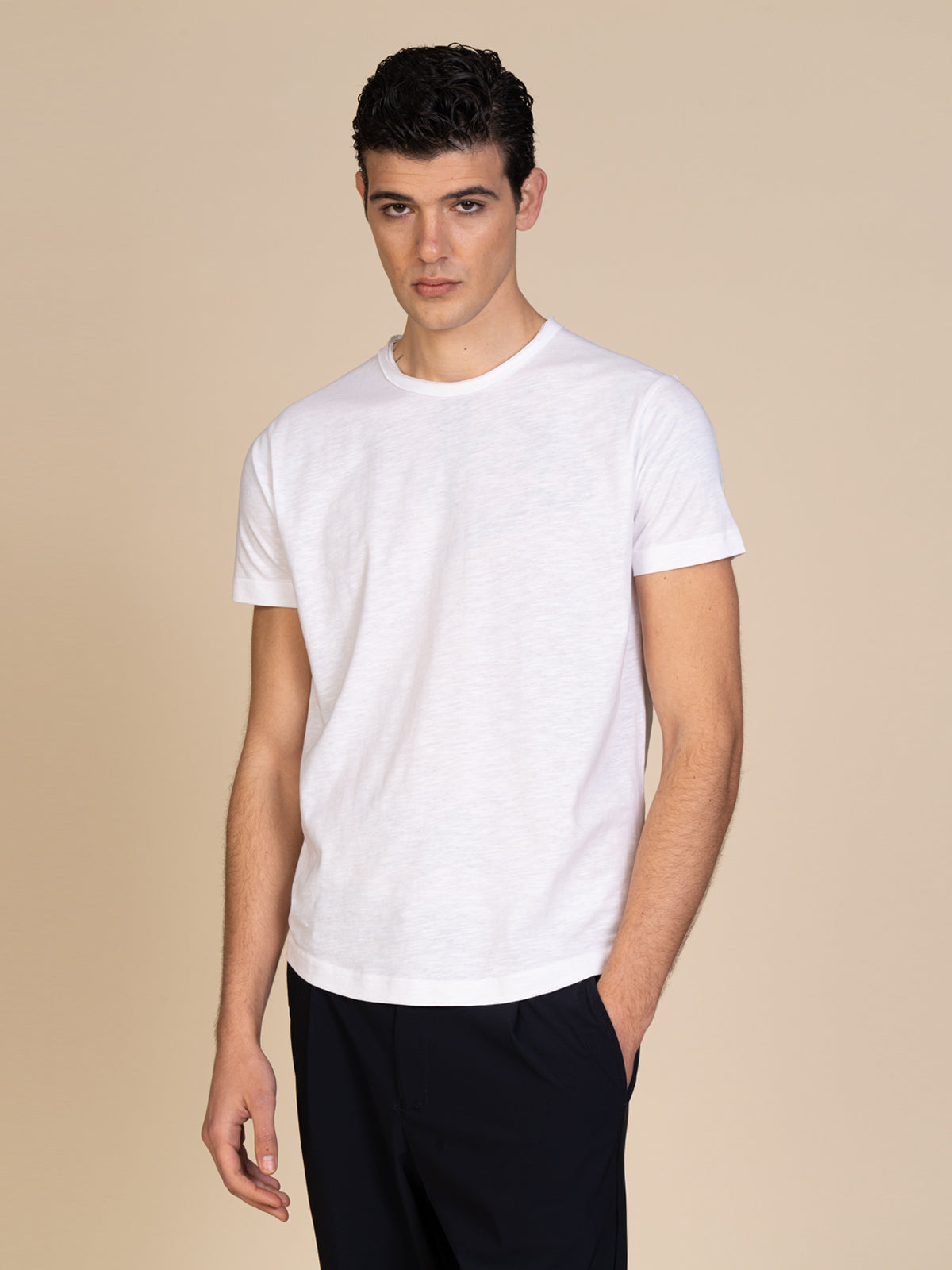 T-Shirt collo taglio vivo|Colore:Bianco